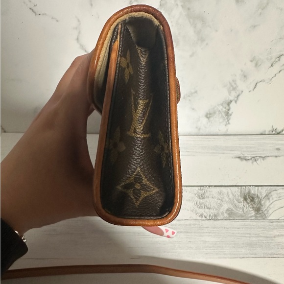 Louis Vuitton Florentine Waist Bag Monogram Canvas - Picture 6 of 11